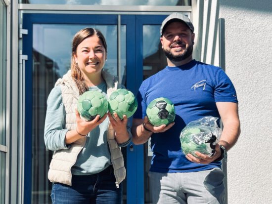 Handballspende der Spielgemeinschaft Rielasingen-Gottmadingen an die Scheffeschule