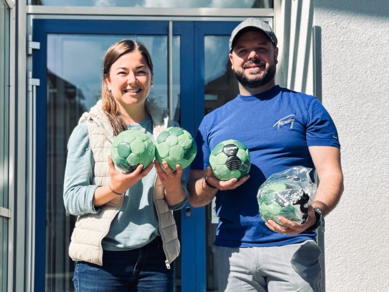 Handballspende der Spielgemeinschaft Rielasingen-Gottmadingen an die Scheffeschule